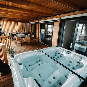 https://madria-sea-house.primorje-gorskikotar.com